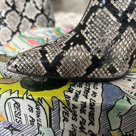 Jeffrey Campbell Raven Bootie, Sz 9 - Picture 3 of 7